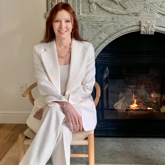 Julia Bernardini, Agent in  - Compass