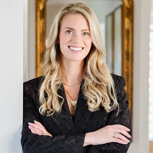 Camille Casper, Agent in  - Compass