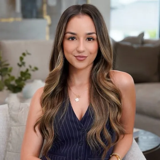 Anna Hermida, Agent in  - Compass