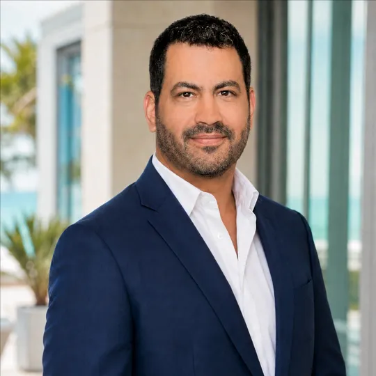 Ed Ferenczi, Agent in  - Compass