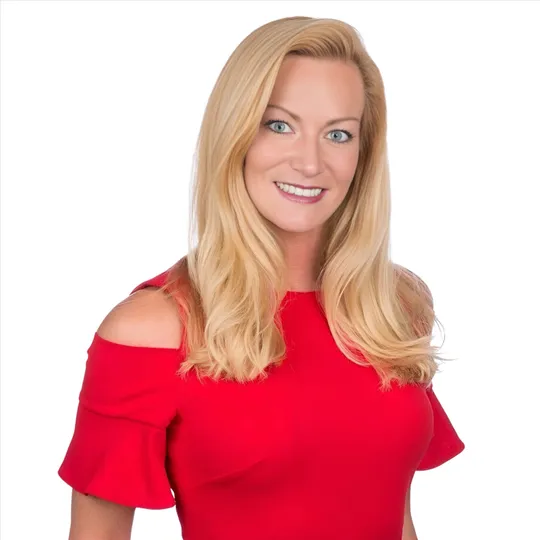 Jessica Arzt, Agent in  - Compass