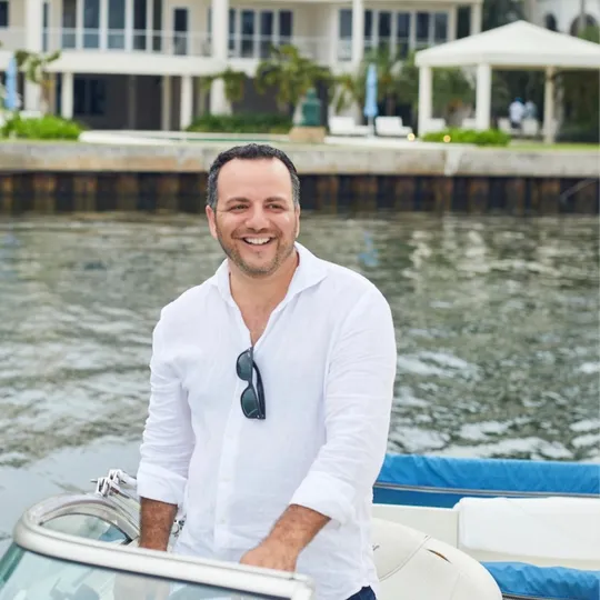 Levi Meyer, Agent in  - Compass