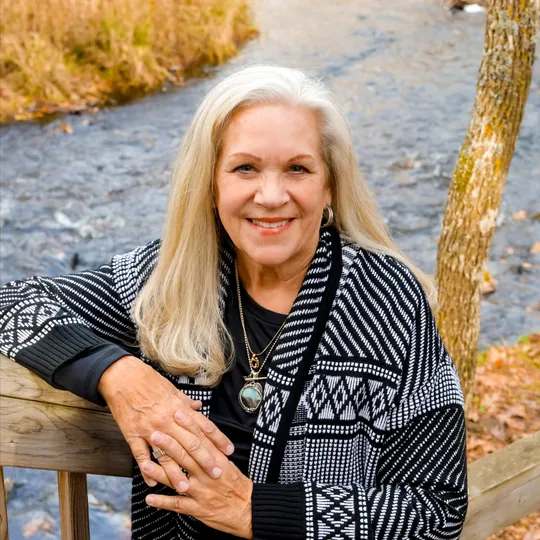 Cyndy Spiczka, Agent in  - Compass