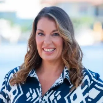 Cat Serra-Garcia, Agent in  - Compass