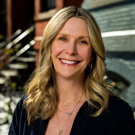 Tess Amolsch, Agent in  - Compass