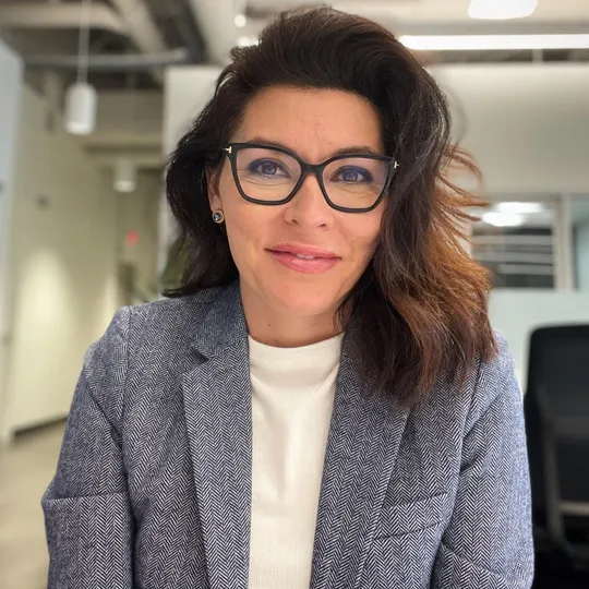 Miki Jarrett, Agent in  - Compass