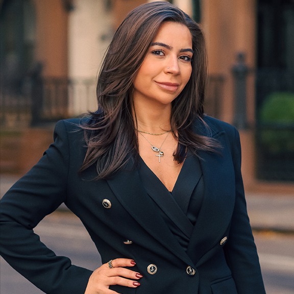 Headshot of Ramona Deheljan