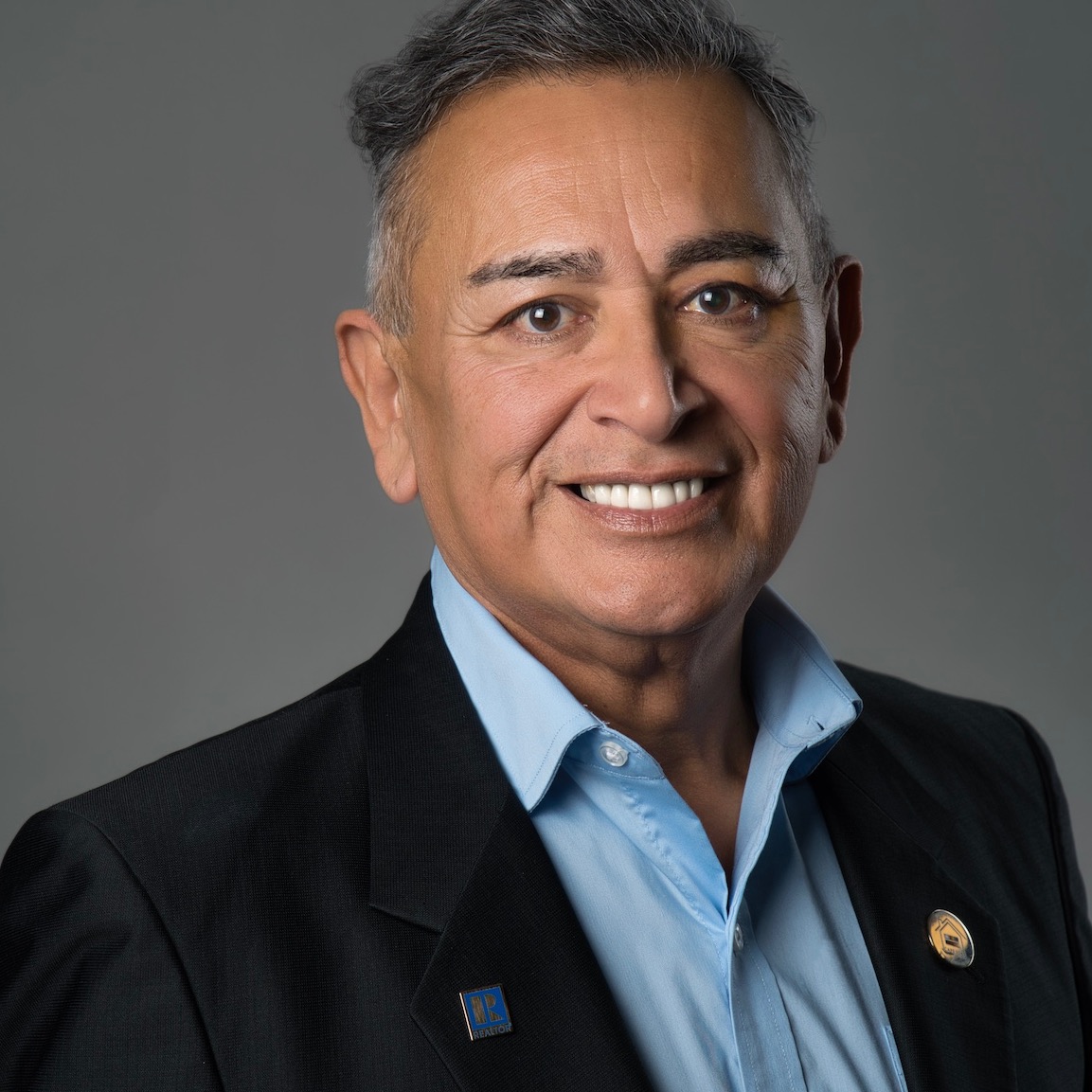 Headshot of Antoni Sustaita