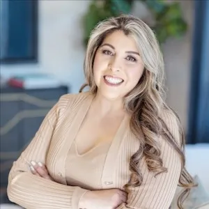 Karina Pinon, Agent in  - Compass