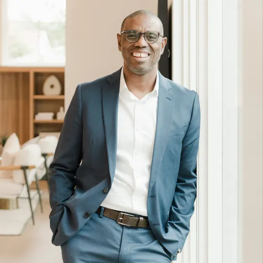 Kelvin Glover, Agent in  - Compass