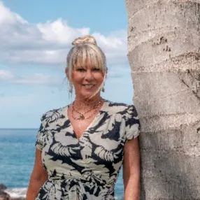 Windy Schrader, Agent in  - Compass