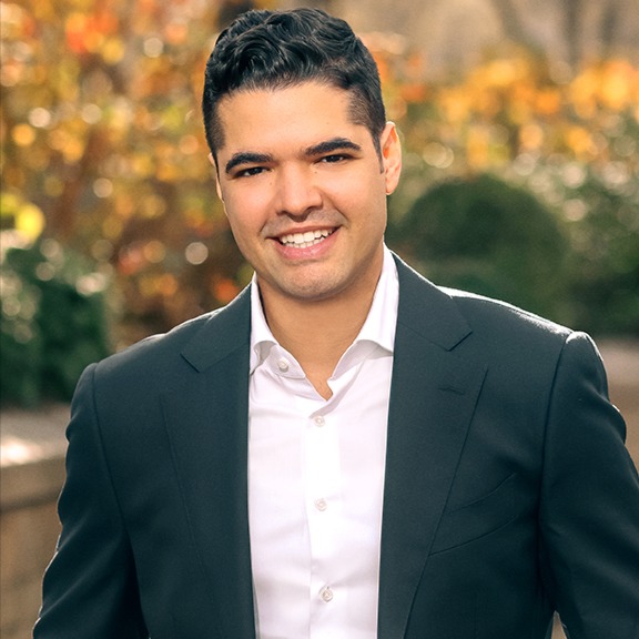 Headshot of Eithan Davidov