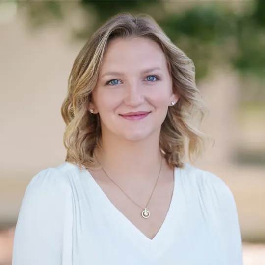 Raven Mai Hurlburt, Agent in  - Compass