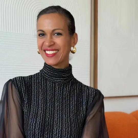 Hope McGrath, Agent in  - Compass