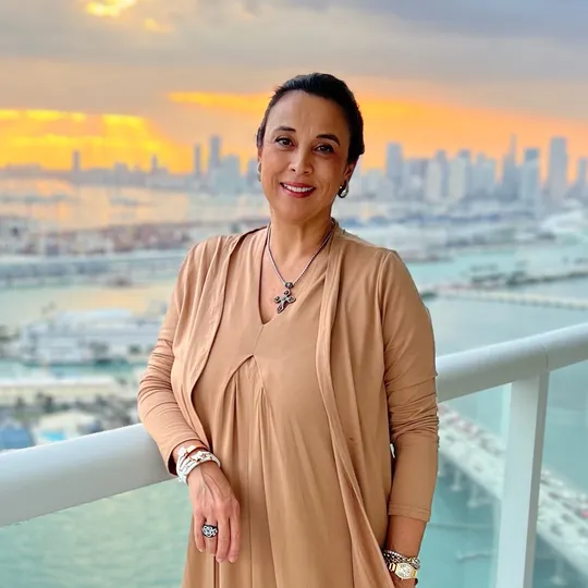 Patricia Anglero, Agent in  - Compass