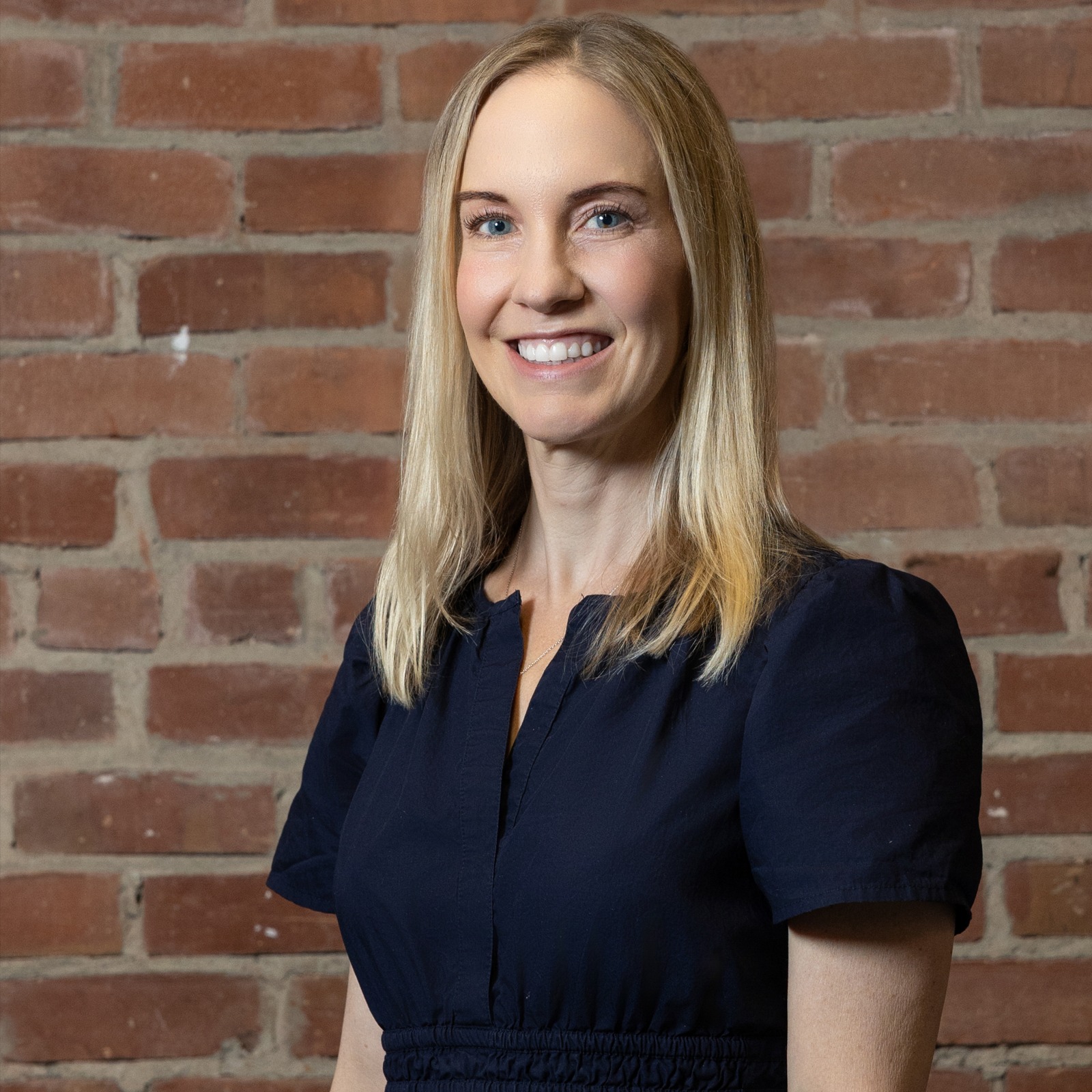 Headshot of Suzanne Davis