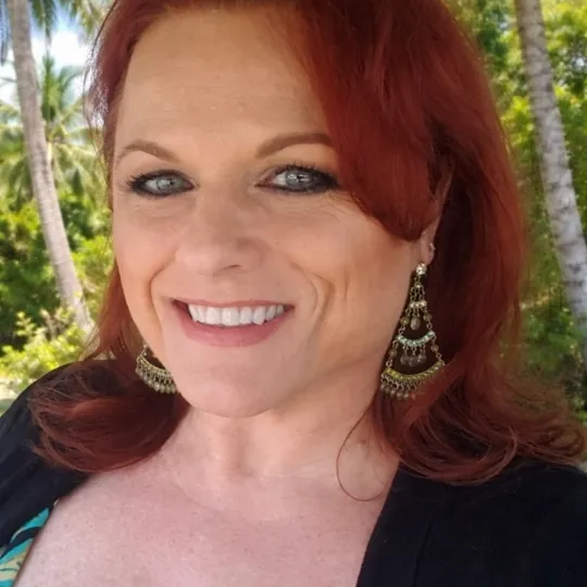 Barbi Veitch, Agent in  - Compass