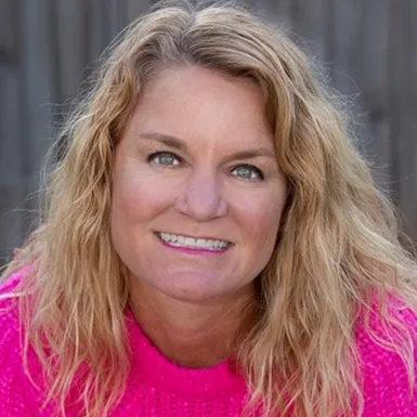 Julie Woodle, Agent in  - Compass