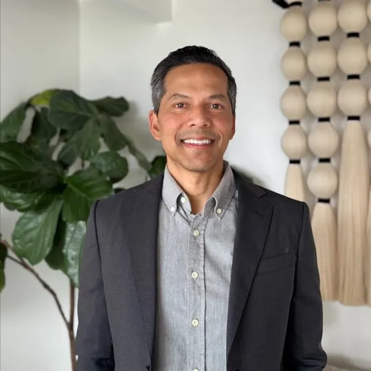 Sydney Pok, Agent in  - Compass