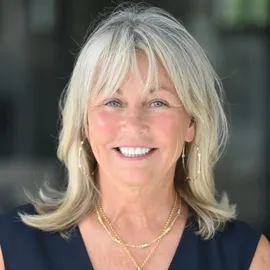 Natalie Bryant, Agent in  - Compass