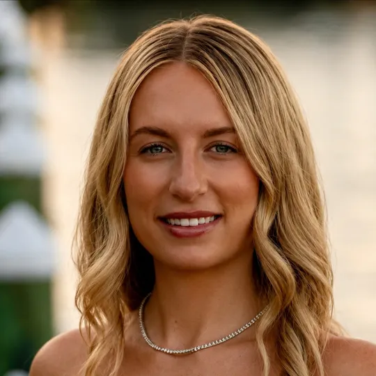 Shannon McKeon, Agent in  - Compass