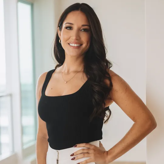 Tara Rostamnezhad, Agent in  - Compass