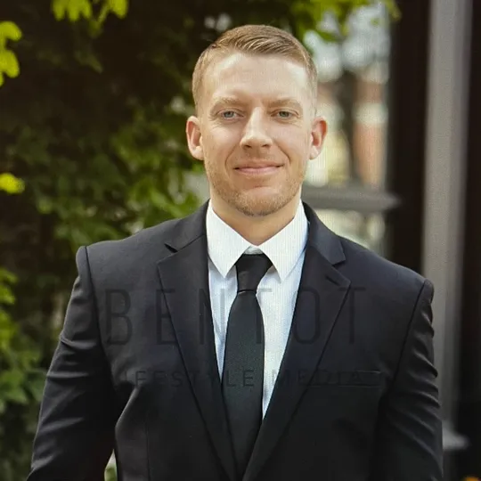 Ian McRae, Agent in  - Compass