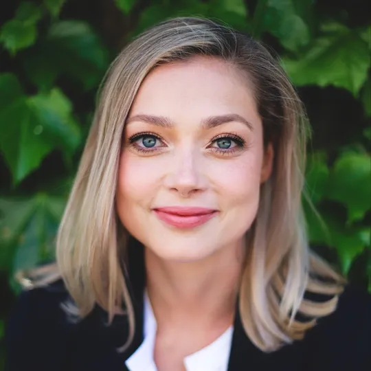 Anna McGarry, Agent in  - Compass