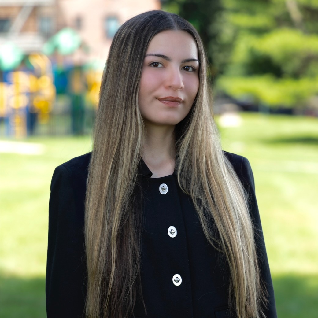 Headshot of Gretchen Lotze