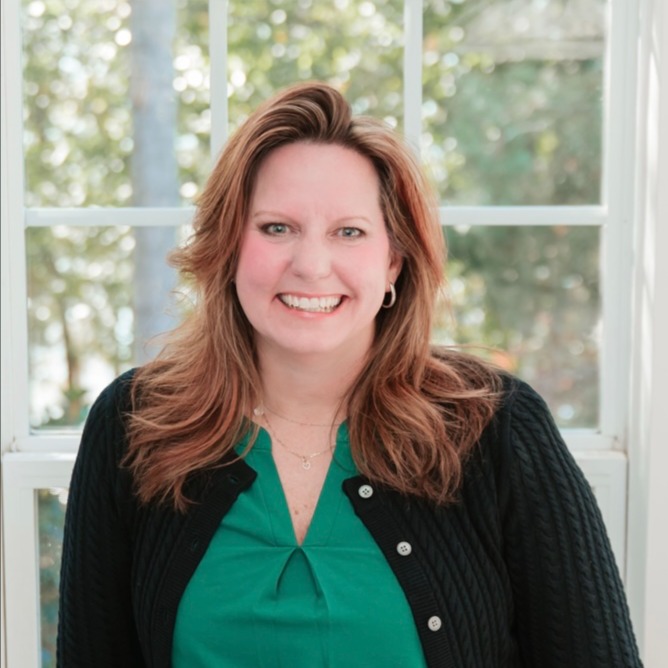 Headshot of Cambria Lohri