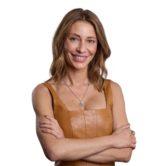 Eva Knapp, Agent in  - Compass