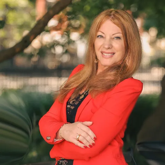 Aline Scott, Agent in  - Compass