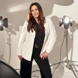 Soraia Farah, Agent in  - Compass