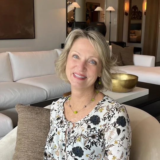 Genni Jett, Agent in  - Compass