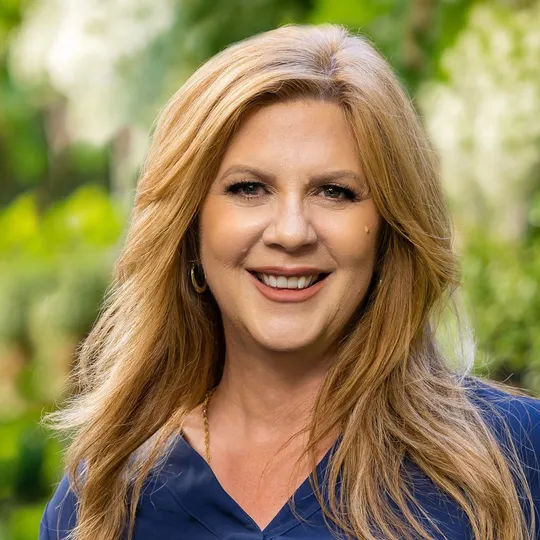 Christina Gutierrez, Agent in  - Compass