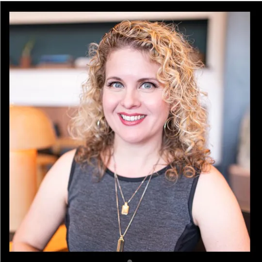 Carrie Mendez, Agent in  - Compass