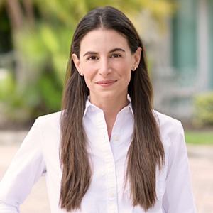 Headshot of Michelle Hansley