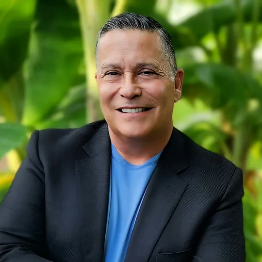 Steven Mora, Agent in  - Compass