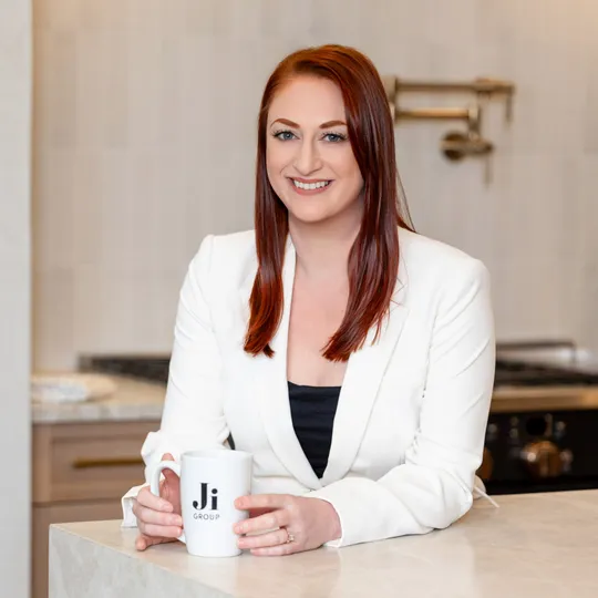 Amber Eaden, Agent in  - Compass