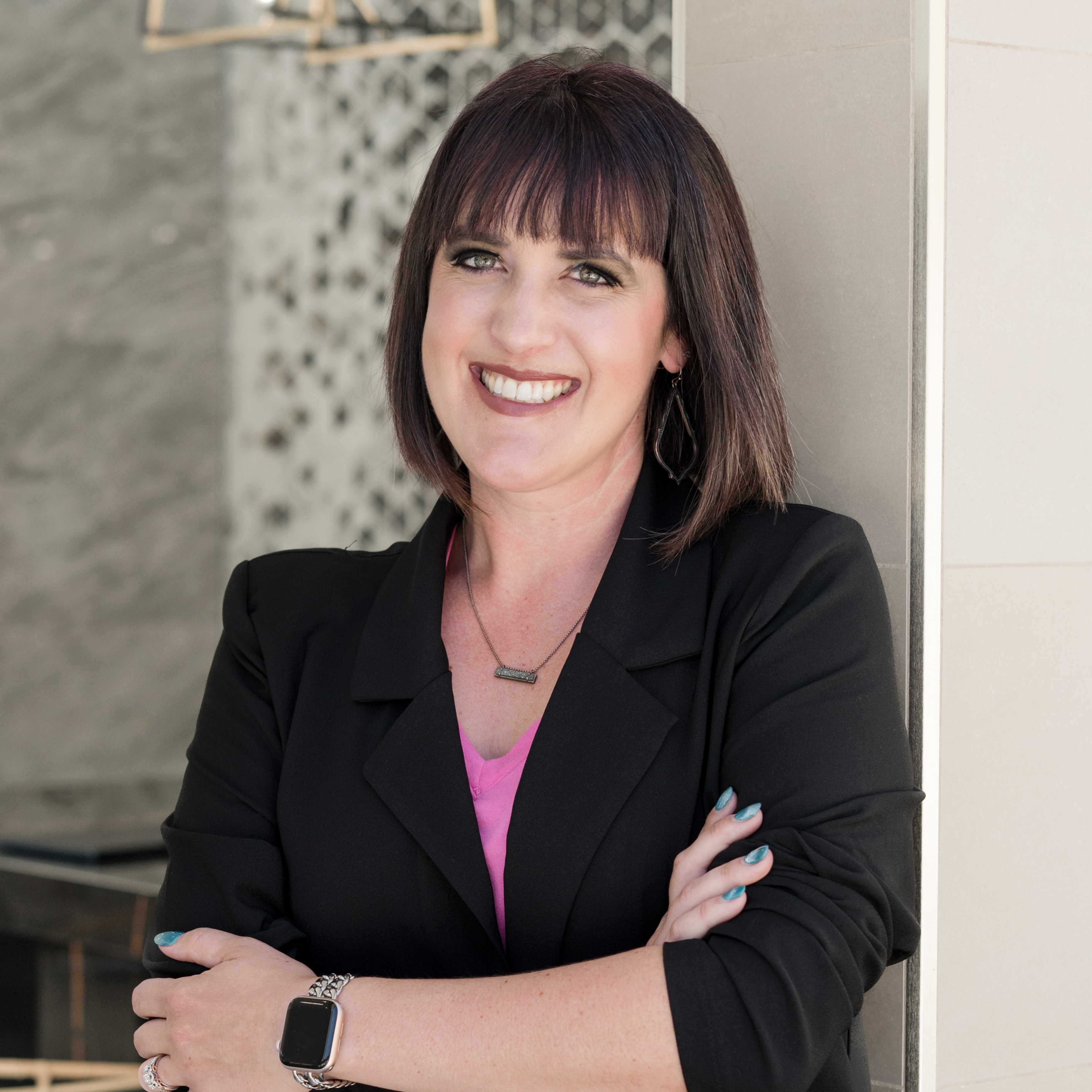 Headshot of Sheley Arnold