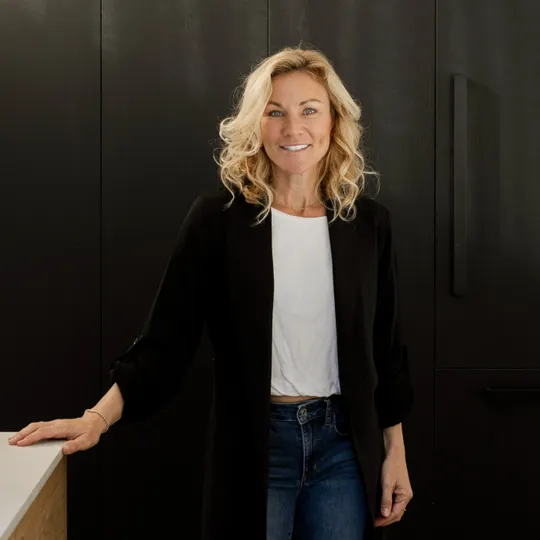 Renée Vento, Agent in  - Compass