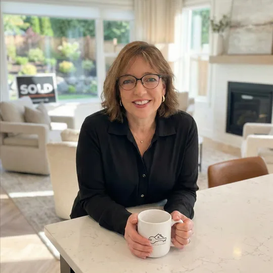 Ellen Eylanbekov, Agent in  - Compass