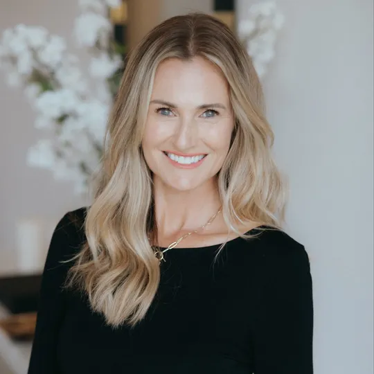 Sara Jones, Agent in  - Compass