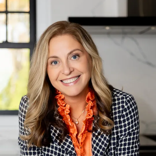 Karen Abramson, Agent in  - Compass