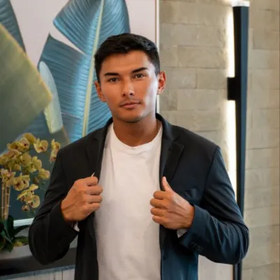 Dylan Lach, Agent in  - Compass