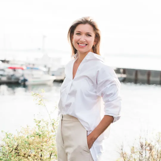 Angela Woodard, Agent in  - Compass