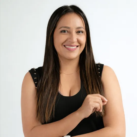 Leslie Ledesma, Agent in  - Compass