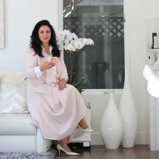 Azita Alaverdi, Agent in  - Compass