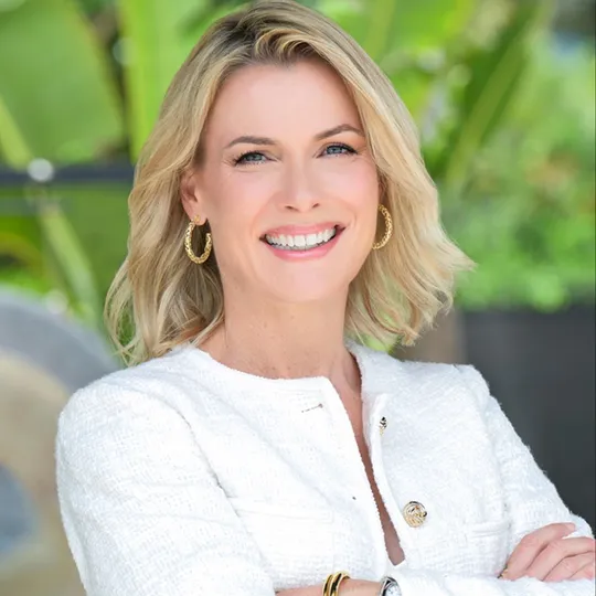 Lauren Blosser, Agent in  - Compass