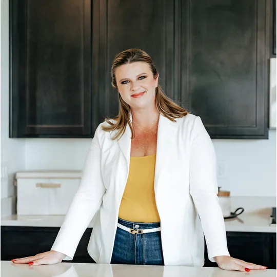 Ashley Heckathorn, Agent in  - Compass